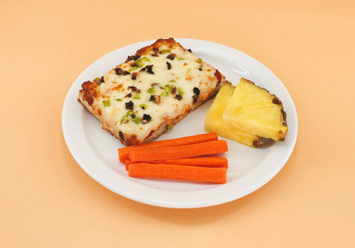  Pizza with cheese, mushrooms and peppers, served with carrots and fruit. 
